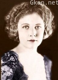 艾德娜·珀薇安丝