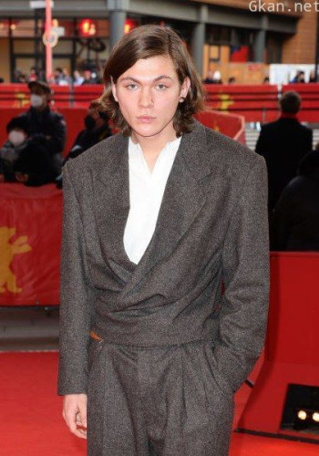 米兰·赫尔姆斯