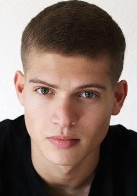 乔舒亚·斯特拉多斯基