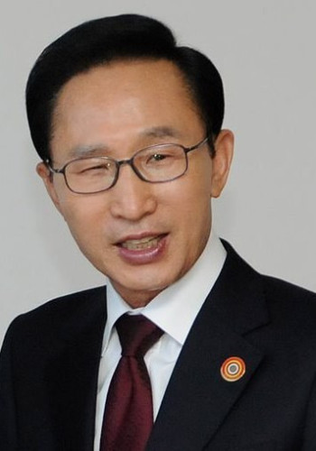 李明博