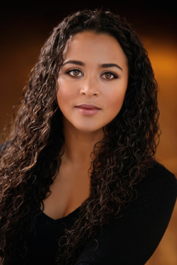 妮科尔·G·莱尔