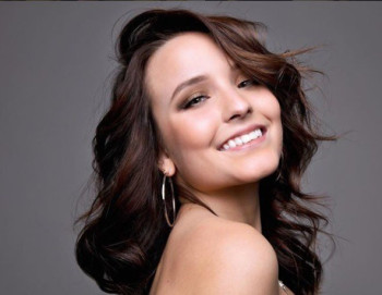 拉利萨·努耐斯