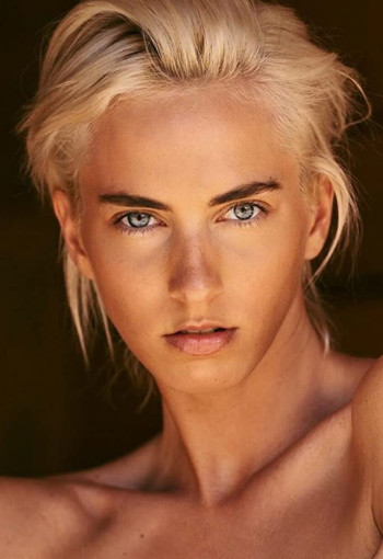 斯蒂芬妮·摩尔