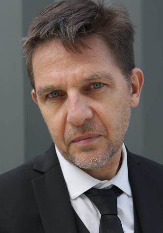 凯斯特·洛夫莱斯