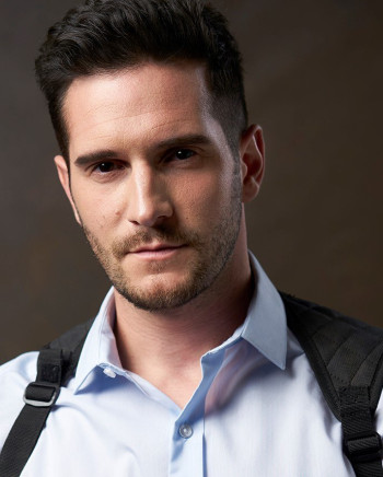 尼克·阿波斯托莱德斯