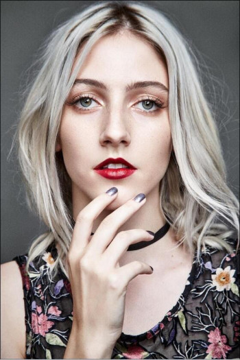 维奥莱特·佩莉