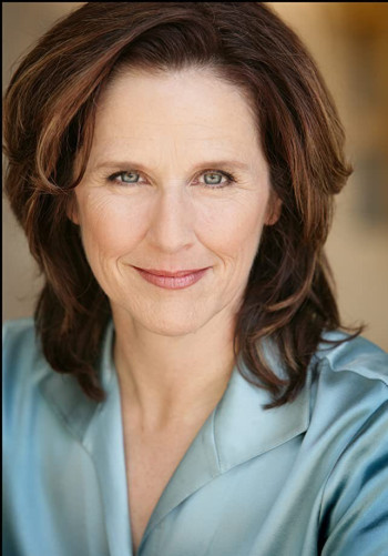 朱莉·奥利弗-图克斯通