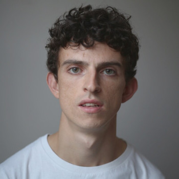 多米尼克·霍尔姆斯