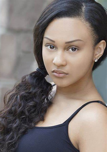 阿丽亚•罗亚尔