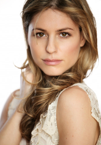 普西芬妮·阿波斯托萝