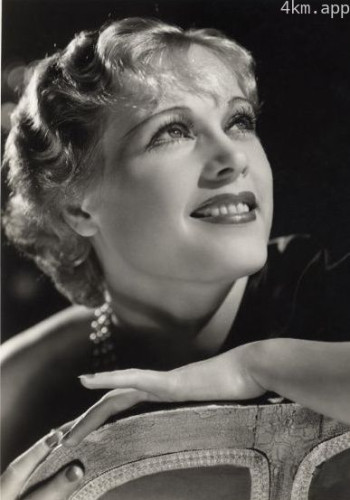 艾斯特·罗尔斯顿