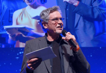 查克·康米斯基