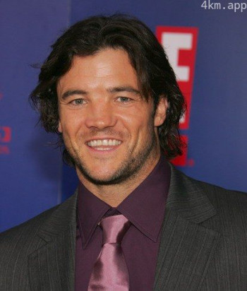 巴斯特·雷维斯