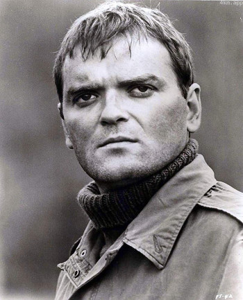 安格斯·麦金尼斯