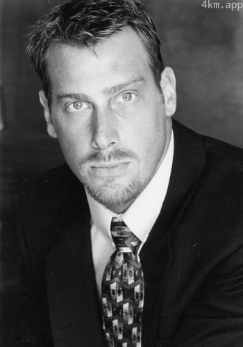 特洛伊·布伦纳