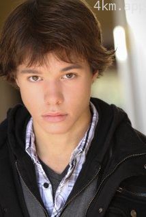 科尔顿·夏尔斯