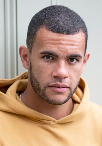 朱利安·摩尔-库克