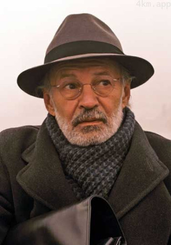 穆斯塔法·纳达雷维克