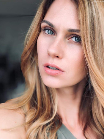 伊芙·伯赫哈特