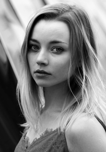 卡米拉·乌尔泽多夫斯卡