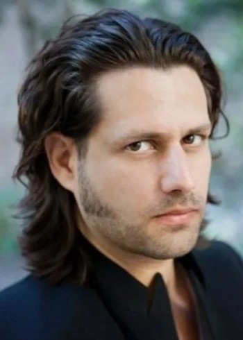 亚当·布斯多柯斯