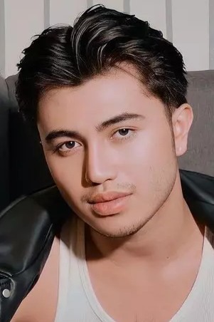 伊坦·罗萨莱斯