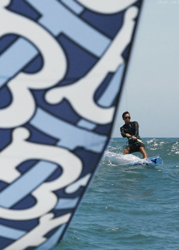 Burberry 风筝冲浪