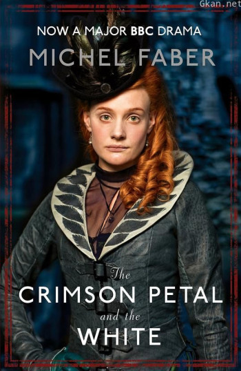 绛红雪白的花瓣