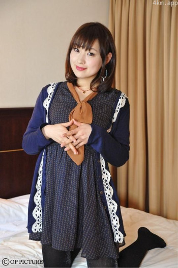 酒店里的年轻女子