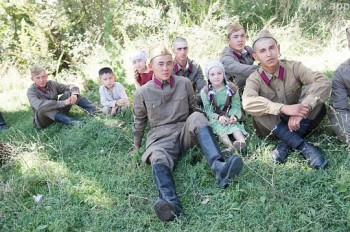 鲍尔詹·默默舒里