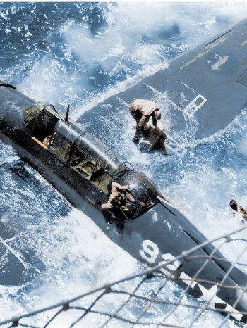 探秘深海战舰残骸:历史重现