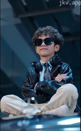 五年后她带三宝回国飒疯了